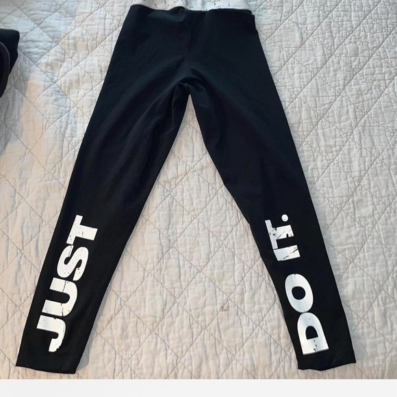 Nike Navy Leggings with Bold Print - Picture 4 of 5